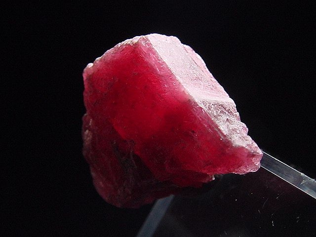 Rhodonite crystal 20 mm cherry red - Morro da Mina, Brazil