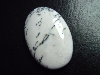 Dendritic Opal 54,96 Ct. oval cabochon India