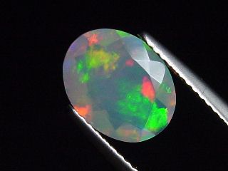 Opal 1,68 Ct. fine quality faceted oval