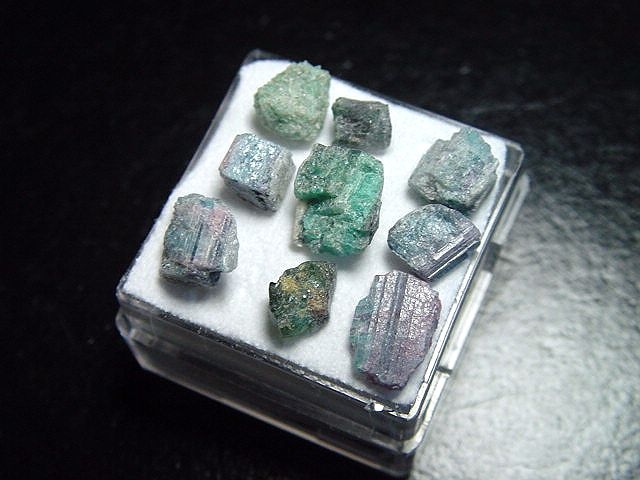 Paraiba Turmalin Lot in Box - Parelhas, Rio Grande do Norte, Brasilien