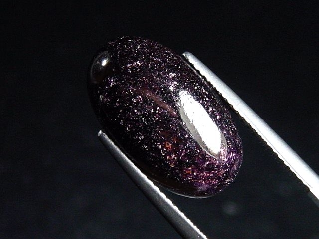 Sugilite 9,31 Ct. cabochon - Wessels mine, Kuruman, Southafrica