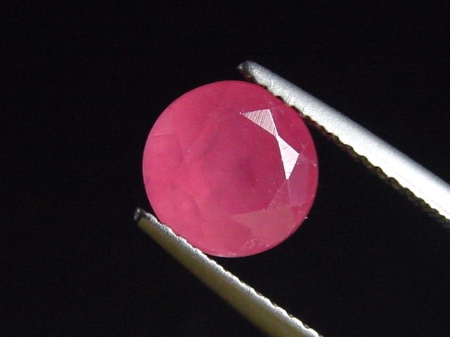 Rhodochrosite 2,63 Ct. oval faceted - Minas Capiniatas, Argentina