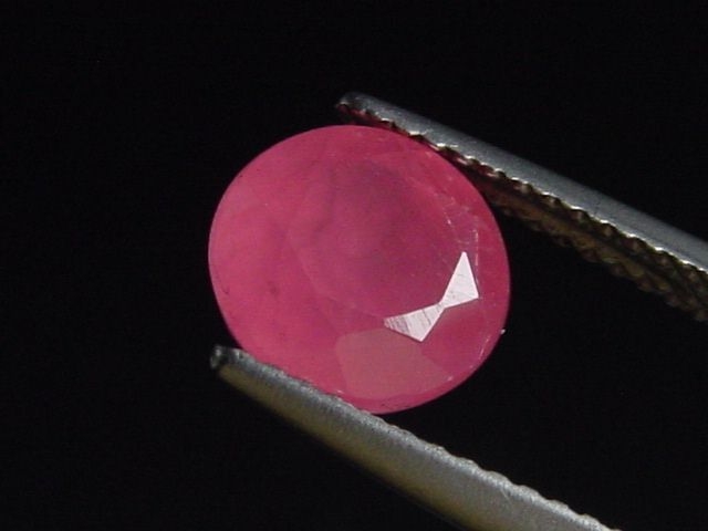 Rhodochrosite 2,63 Ct. oval faceted - Minas Capiniatas, Argentina