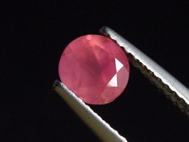 Rhodochrosite 1,06 Ct. oval faceted - Minas Capiniatas, Argentina