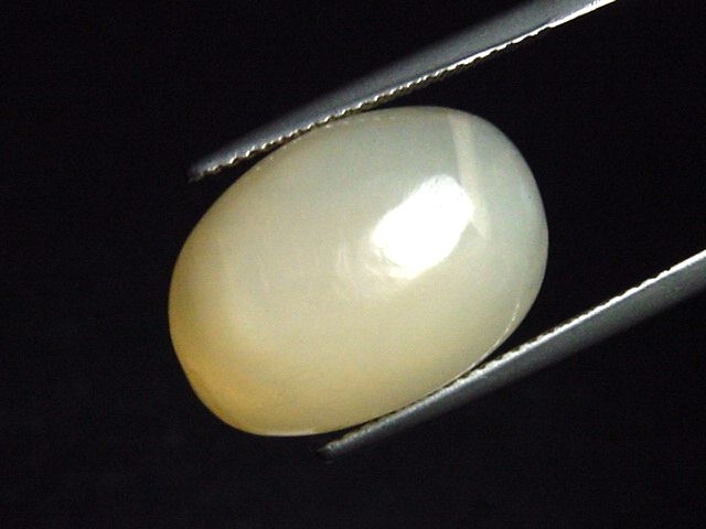 Mondstein 19,32 Ct. Oval Cabochon 18 x 12,5 mm