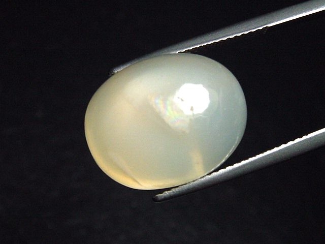 Moonstone 19,34 Ct. oval cabochon