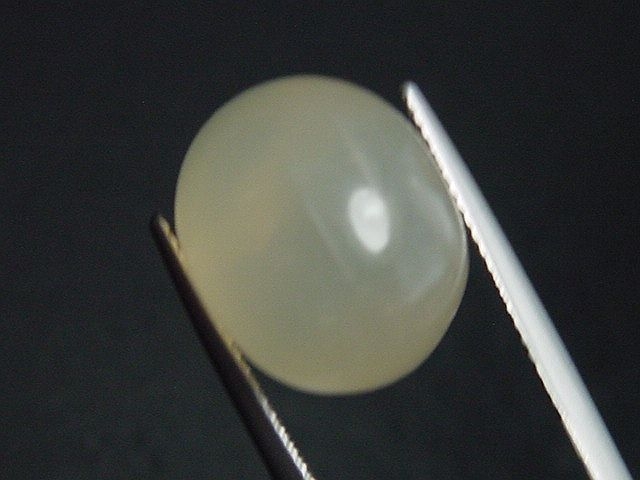 Moonstone 18,61 Ct. oval cabochon