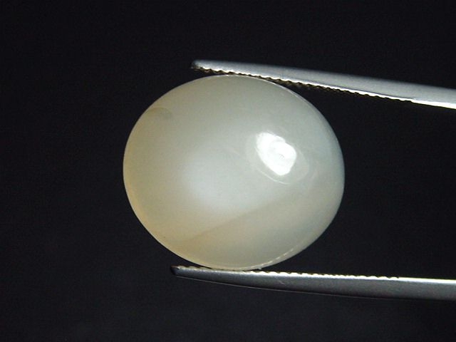 Mondstein 17,74 Ct. Oval Cabochon 17,5 x 15 mm