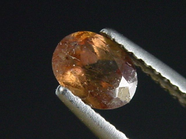 Axinit / Magnesioaxinit 0,65 Ct. Oval Tansania