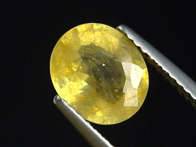 Sapphire 2,48 Ct. treated yellow oval Thailand