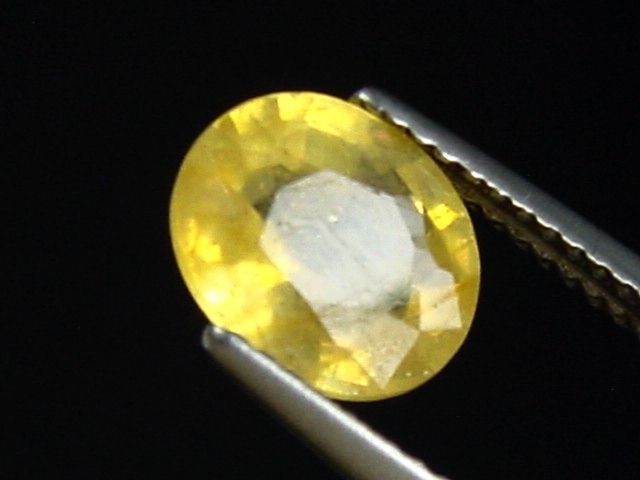 Sapphire 2,48 Ct. treated yellow oval Thailand