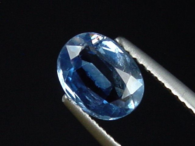 Kyanit / Disthen 1,61 Ct. zweifarbig Oval