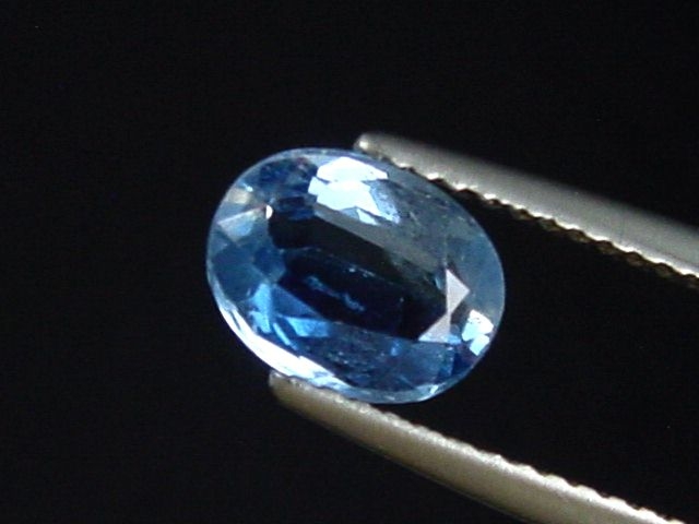 Kyanit / Disthen 1,61 Ct. zweifarbig Oval